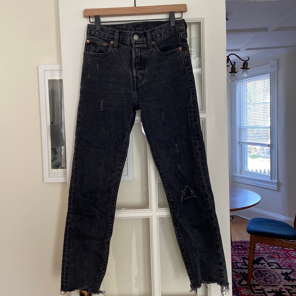 Levis Distressed Wedgie Fit Jeans